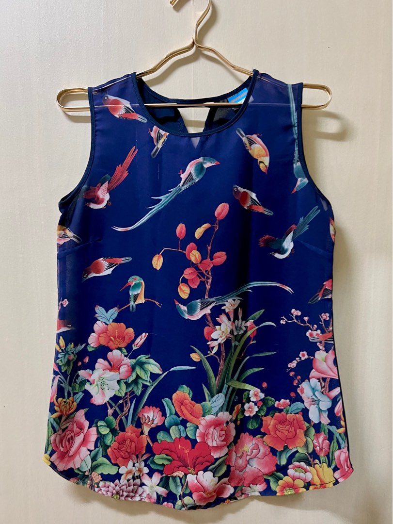 Blue floral top (L) main image 1