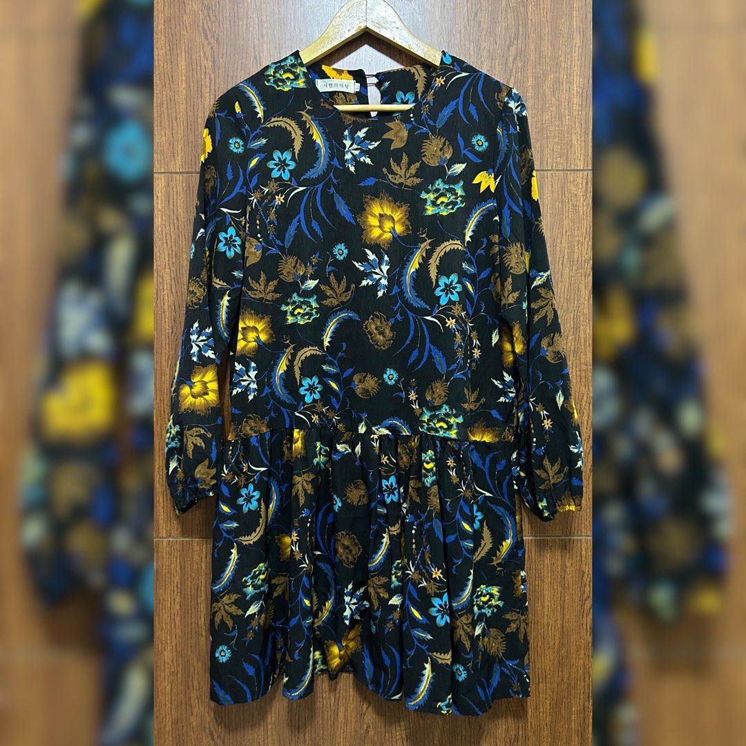 Floral Korean Dress (Category: Dresses) located in Mandaluyong City. Submitted by chic.picks (Listing ID 1231866883, Image 1). Description: Pls see photos for approx measurements (flat lay) Can fit M - Semi L.