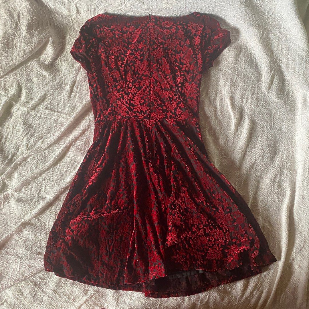 Forever 21 red velvet outlet dress