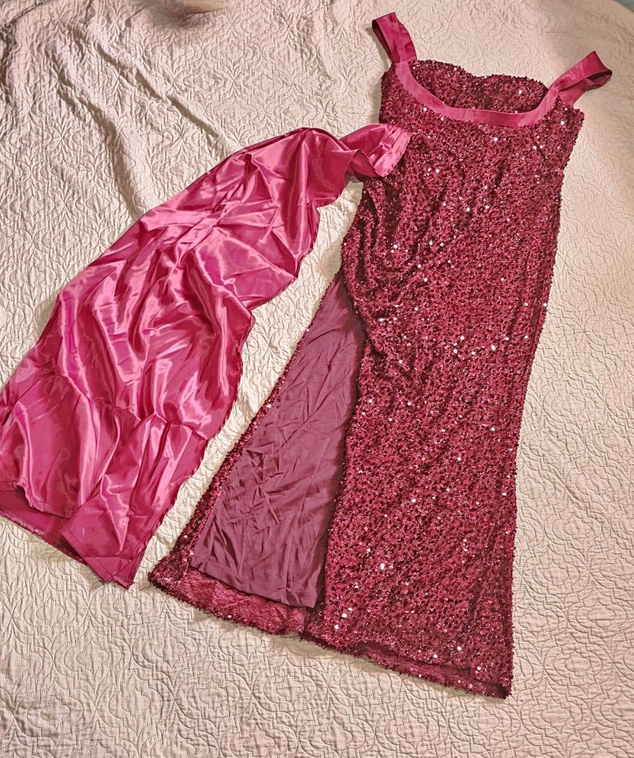 Gowns/ Long Gown/ Ball Gown (Category: Evening dresses & gowns) located in Quezon City. Submitted by AllAboutKath (Listing ID 1267134049, Image 3). Description: I am selling these gowns that have only been used once. Black Ball Gown With Petikot (700.00) Royal Blue Long Gown (1,000.00) Red Glittery Long Gown (1,500.00) 📌 SOLD📌 All Fits M to XL size women TAKE ALL FOR ONLY 2500♥️ 📌Novaliches.