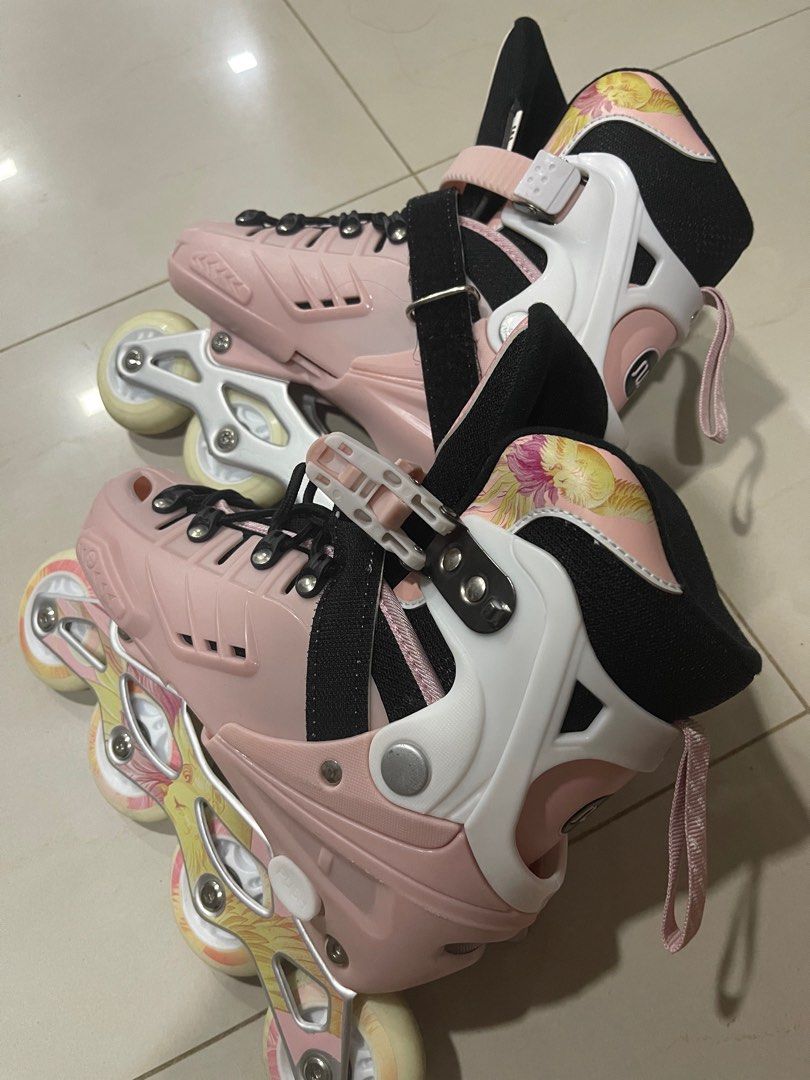 Inline skates (Category: Babies & Kids Fashion) located in Singapore. Submitted by johnnyli166 (Listing ID 1267157514, Image 1). Description: Adjustable size 32-36.