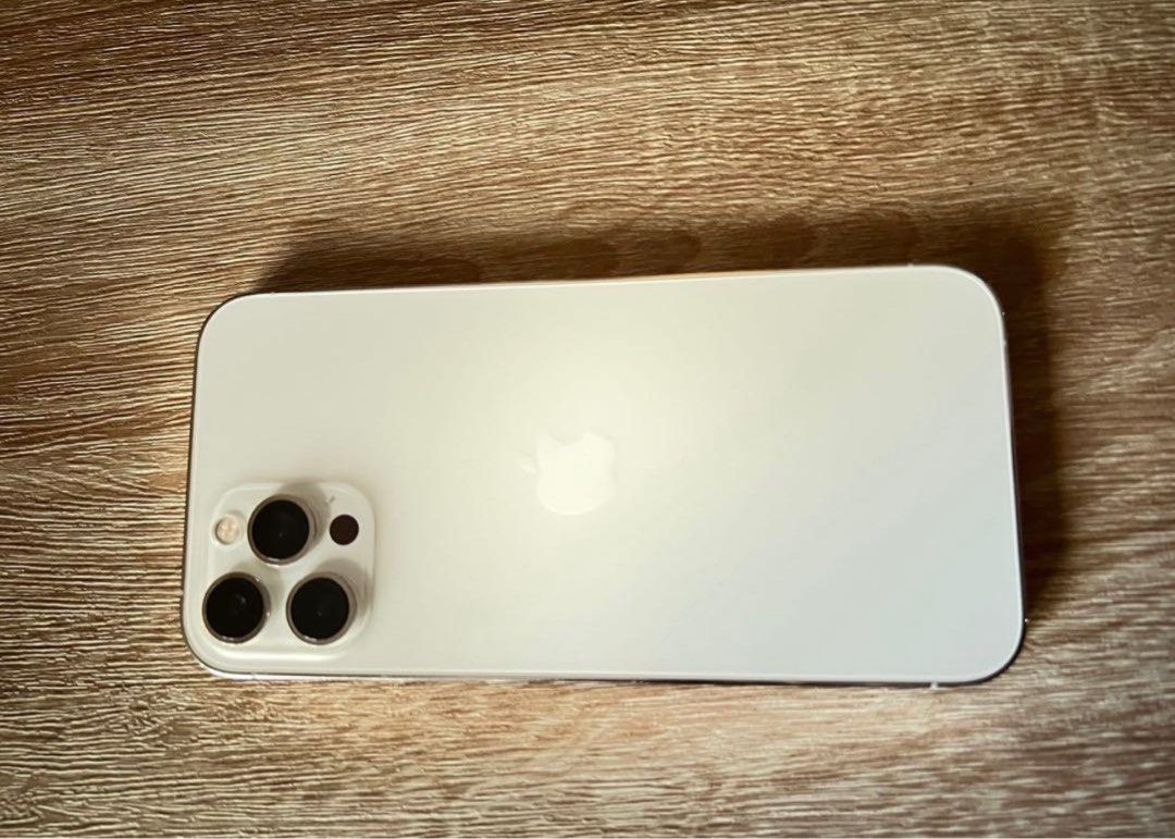 iPhone 12 Pro Max 256 gb Silver (Category: iPhone 12 Series) located in Makati City. Submitted by m_mna (Listing ID 1267091907, Image 2). Description: Battery 76% 256 GB bought it from Switch Glorietta With receipt *box * cable for charging Negotiable😊.