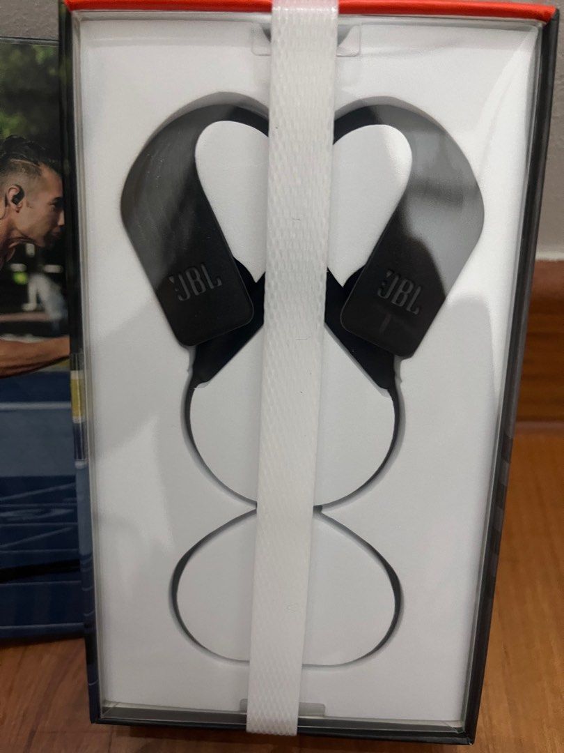 JBL earpieces Audio Earphones on Carousell