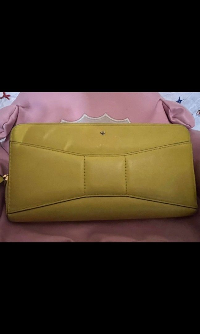 Kate Spade Yellow bow wallet (Category: Luxury Bags & Wallets) located in Quezon City. Submitted by uptrendglam (Listing ID 1267081443, Image 3). Description: Kate Spade light yellow bow wallet only issue is needs cleaningon the exterior side (check pics). RFS : Decluttering.