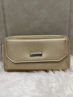 Kenneth Cole Zipped Wallet