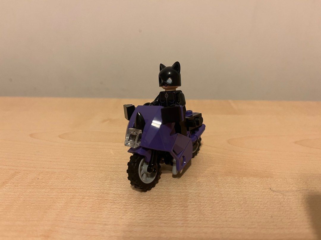 Lego catwoman on sale motorcycle