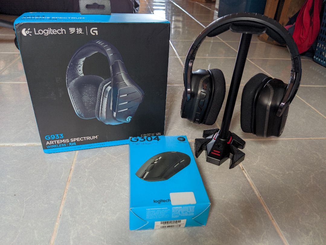 Logitech G933 Artemis Spectrum Wireless Headset Headphone with free stand Logitech G304 Wireless Mouse