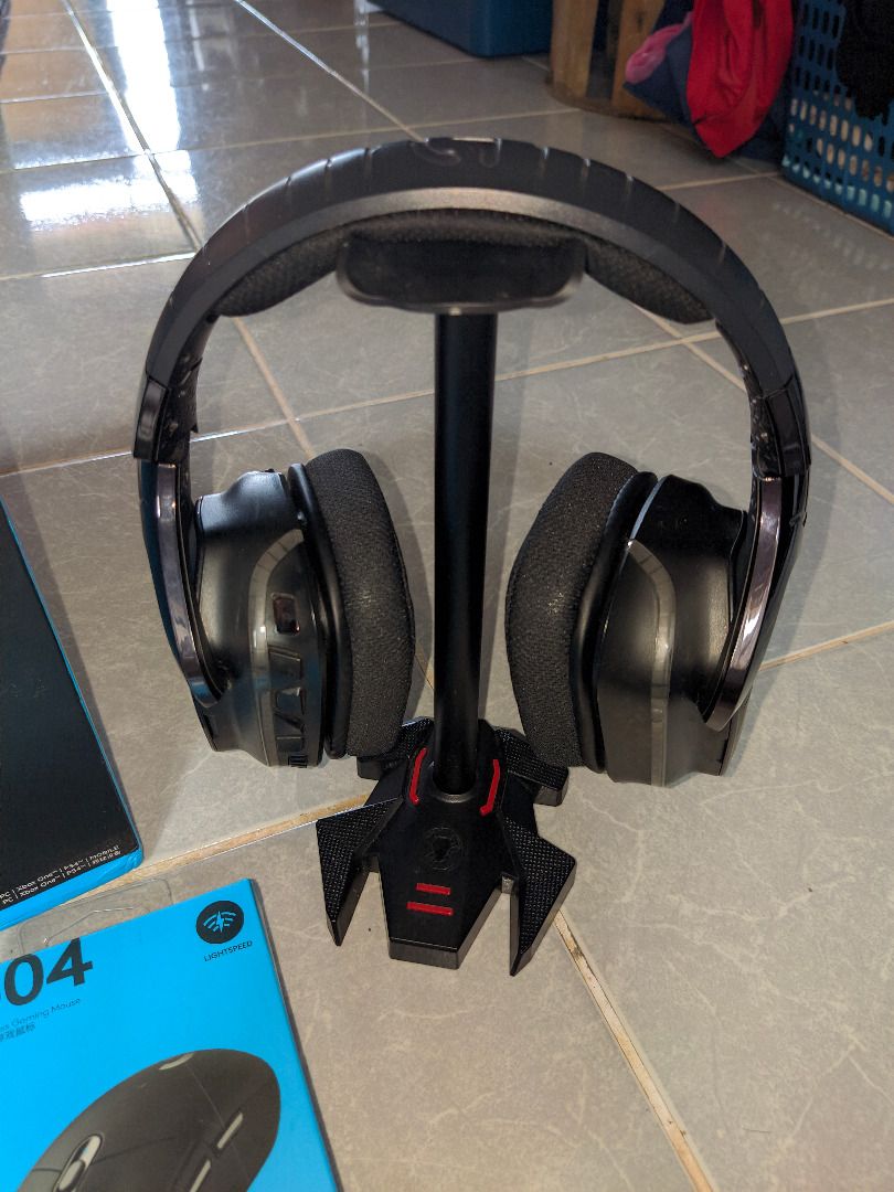 Logitech G933 Artemis Spectrum Wireless Headset Headphone with free stand Logitech G304 Wireless Mouse