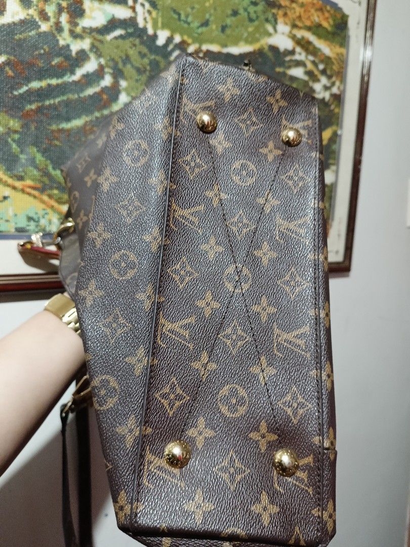 Authentic Louis Vuitton Monogram Metis Hobo Two Way Bag, Luxury, Bags &  Wallets on Carousell