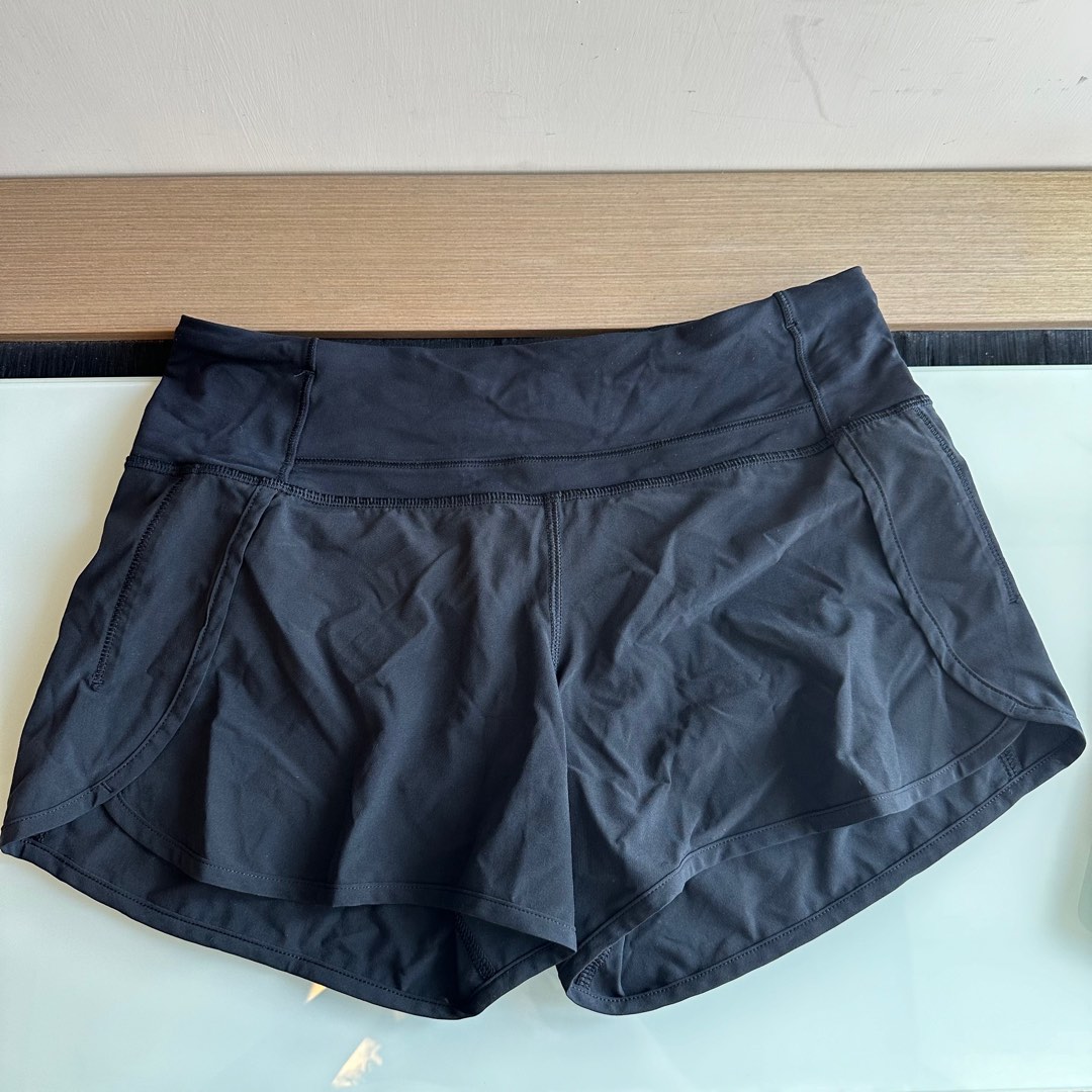 Lululemon Shorts size 4, 女裝, 運動服裝- Carousell