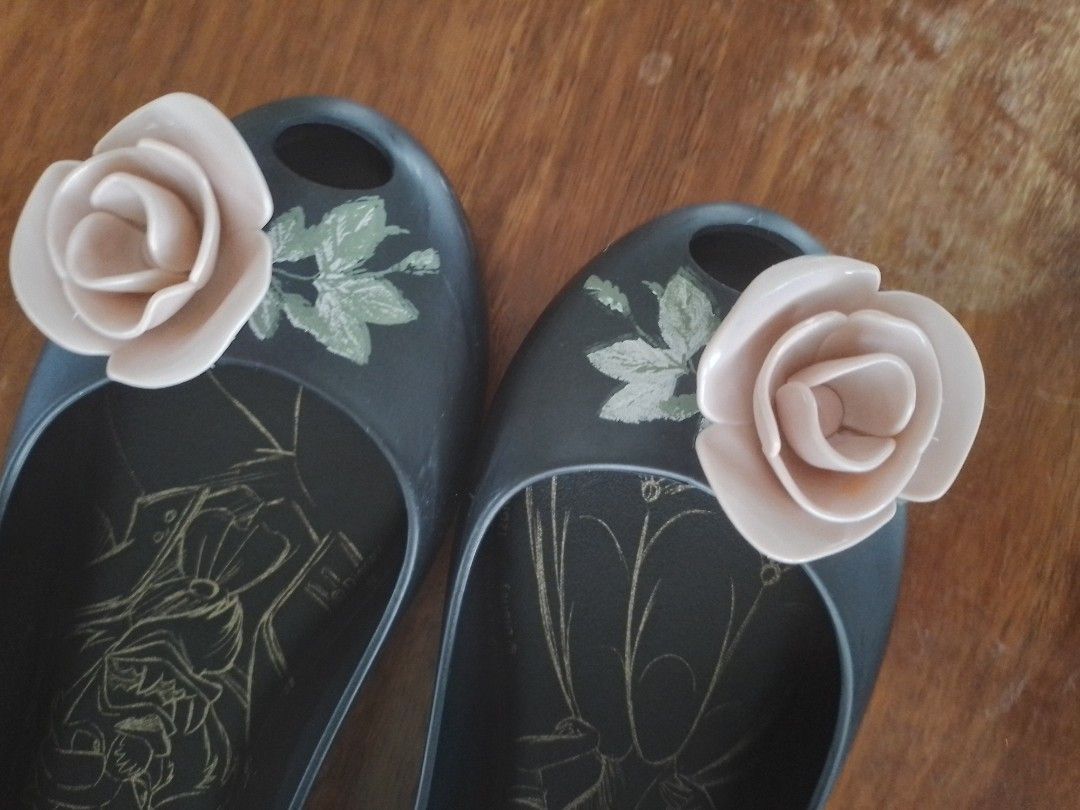 Melissa for kids (Category: Flats & Sandals) located in Bislig. Submitted by cessg (Listing ID 1267052916, Image 3). Description: Melissa Beauty and Beast black shoes for kids 4-7 years old. Still with scent pa po ito..