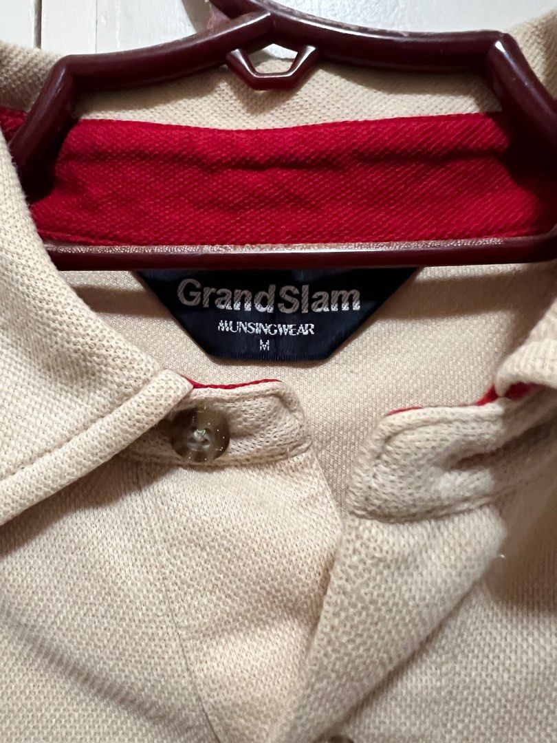 Munsingwear Polo Shirt (Category: Tshirts & Polo Shirts ) located in Quezon City. Submitted by max.declutter (Listing ID 1267085394, Image 3). Description: ✅ Munsingwear long sleeved polo shirt - 10/10 condition - fabric is thick, perfect for cold weather :) - unisex; can fit up to XL.