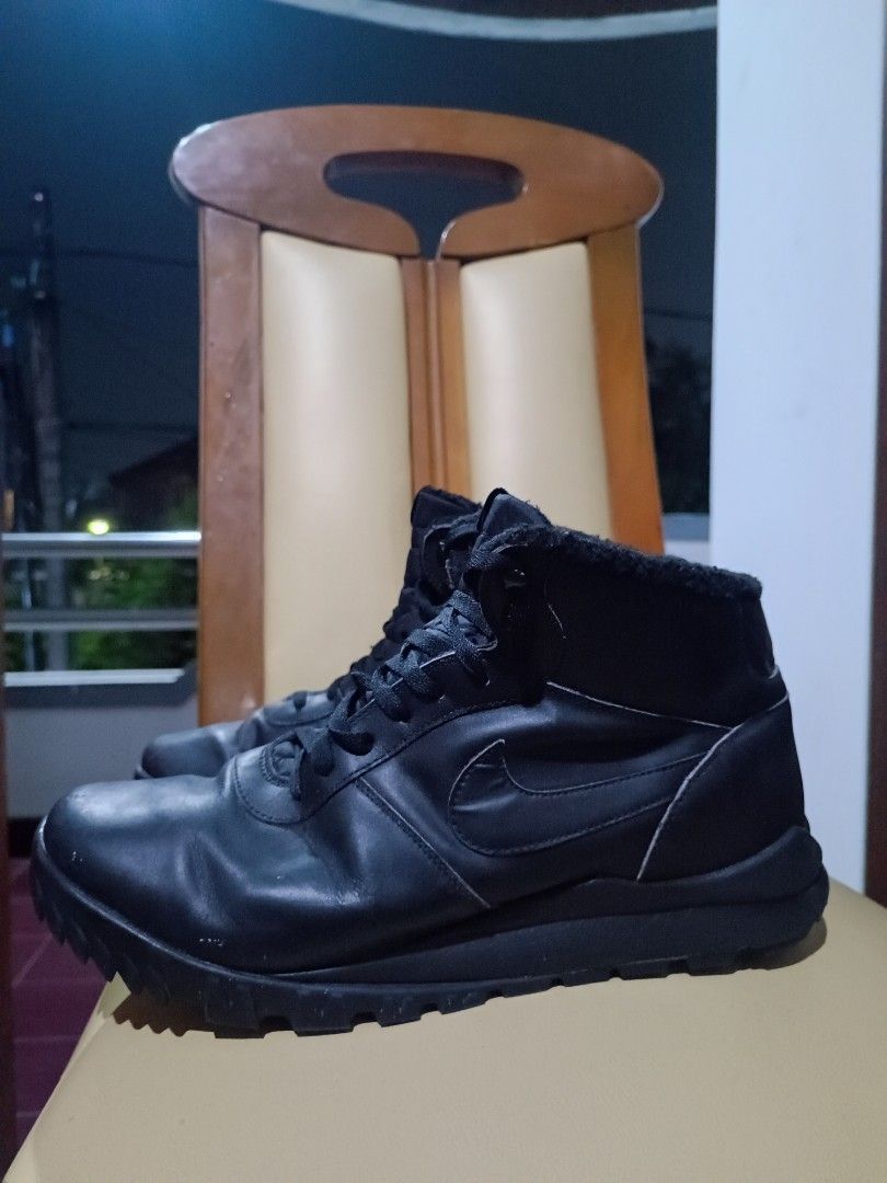Nike hoodland leather top