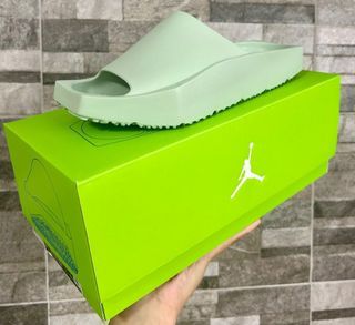 SALE NIKE W JORDAN HEX "PISTACHIO
FROST" SLIDES size 7,8,9