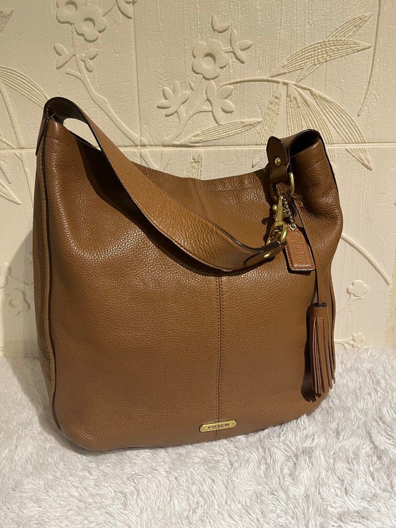 Coach avery tote store