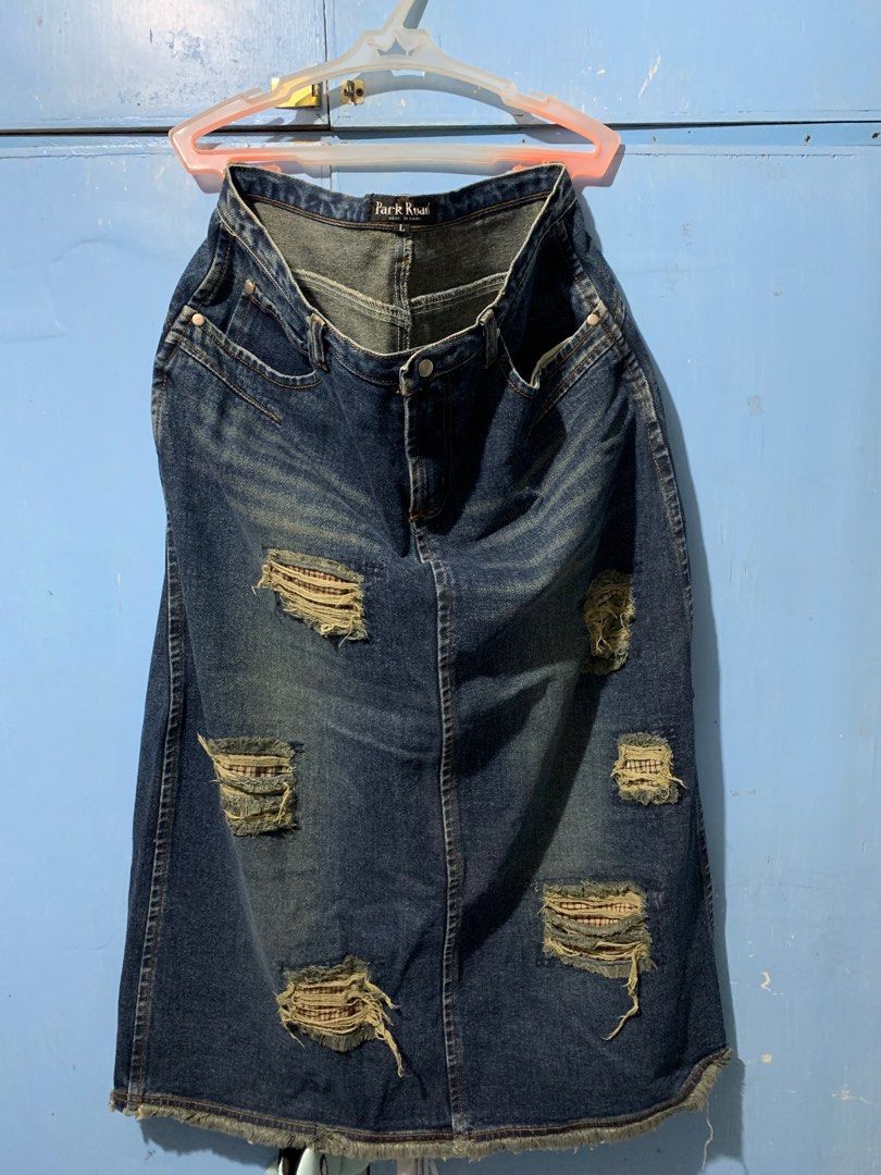 Park Road (Category: Skirts) located in Baguio. Submitted by 25thlu (Listing ID 1267109711, Image 1). Description: Park Road Tattered Skirt Waist: 16 Length:30-31 .