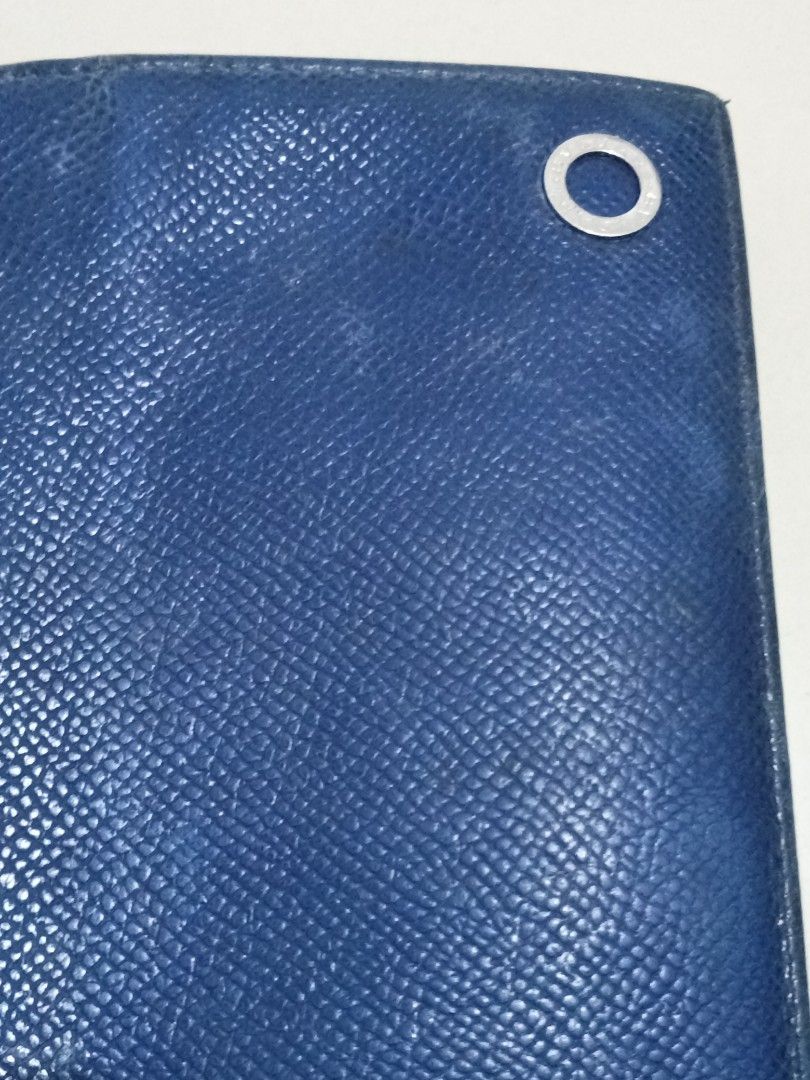Preloved Authentic Bvlgari Long Wallet Folded Japan Surplus (Category: Luxury Bags & Wallets) located in San Fernando. Submitted by prettydestinyelle (Listing ID 1267050906, Image 3). Description: 💯% Authentic from Japan lizard skin flaw inside pocket as shown Needs cleaning.