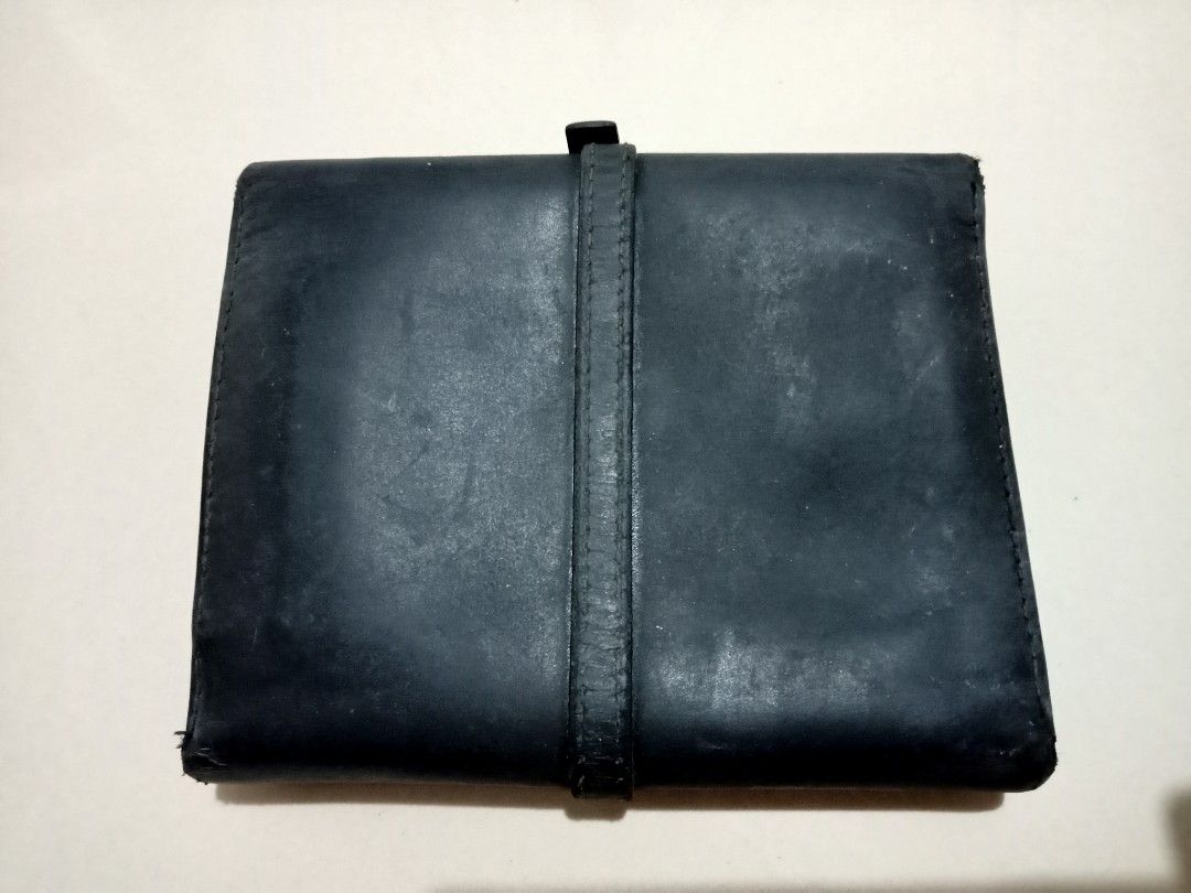 Preloved Prada Wallet Authentic from Japan (Category: Luxury Bags & Wallets) located in San Fernando. Submitted by prettydestinyelle (Listing ID 1267052728, Image 2). Description: 💯 original from Japan loose lock.