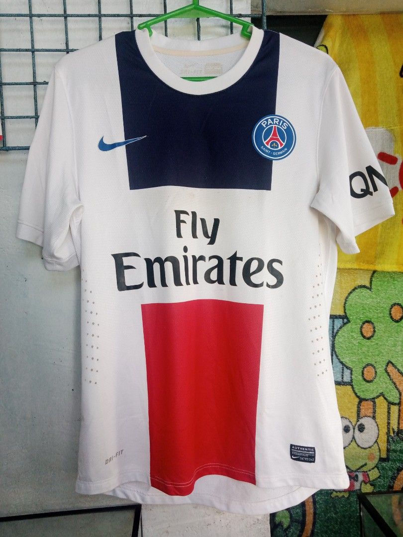 PSG 2010/11 Away Kit x Ibrahimovic (Category: Activewear) located in Muntinlupa City. Submitted by wagguthrift (Listing ID 1267008504, Image 1). Description: Still in Good Condition Nameset Isssue Minor Cracks Needs Wash Only Sporting Goods Authentic WYSIWYG 8/10 Overall Condition M on tag fits to L.