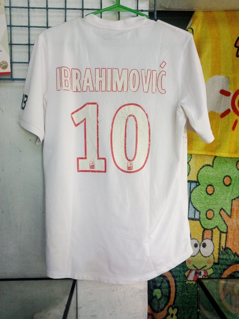 PSG 2010/11 Away Kit x Ibrahimovic (Category: Activewear) located in Muntinlupa City. Submitted by wagguthrift (Listing ID 1267008504, Image 2). Description: Still in Good Condition Nameset Isssue Minor Cracks Needs Wash Only Sporting Goods Authentic WYSIWYG 8/10 Overall Condition M on tag fits to L.