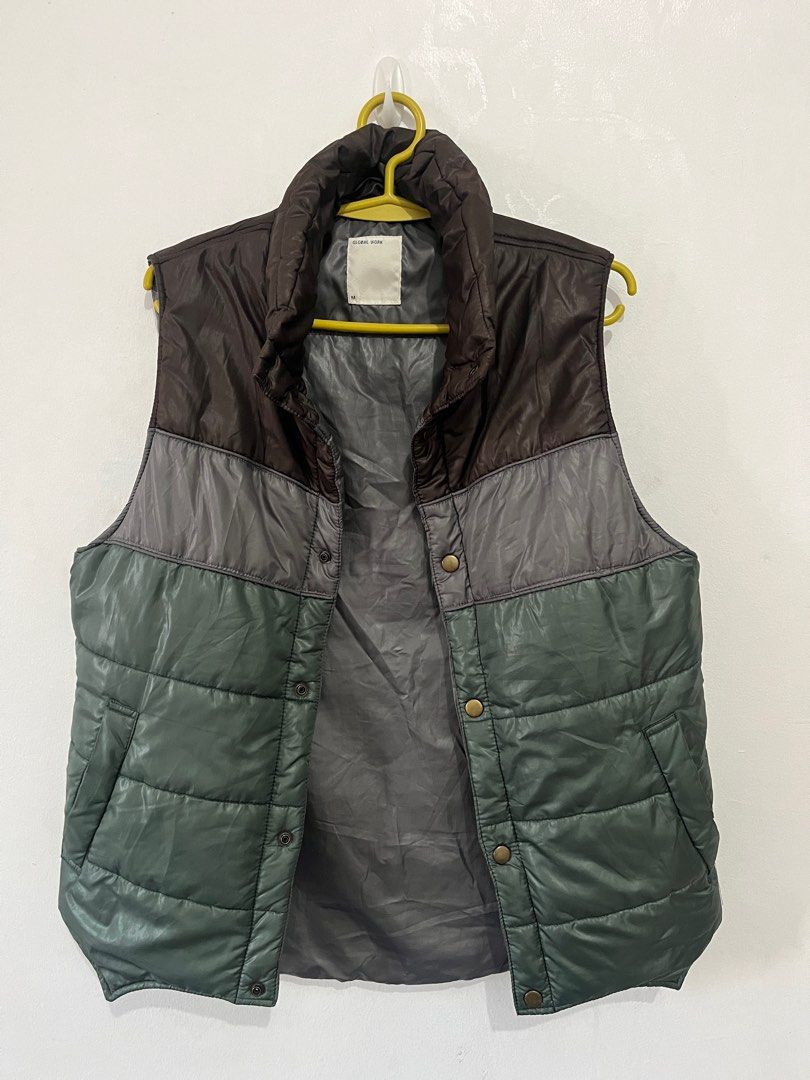 Puffer Vest (medium) (Category: Coats, Jackets and Outerwear) located in Mandaluyong City. Submitted by gooditems_ph (Listing ID 1267094188, Image 1). Description: Width 20 inch Length 27 inch See pics.