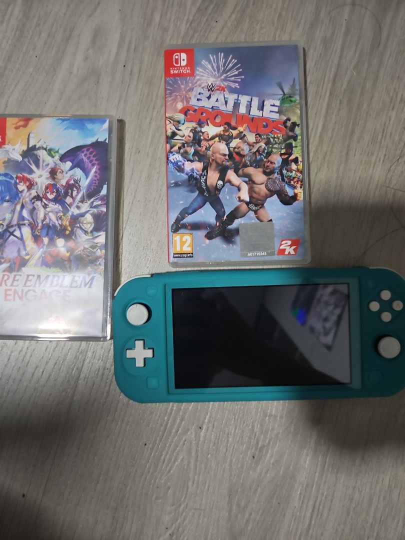 Selling Nintendo Switch Lite with games