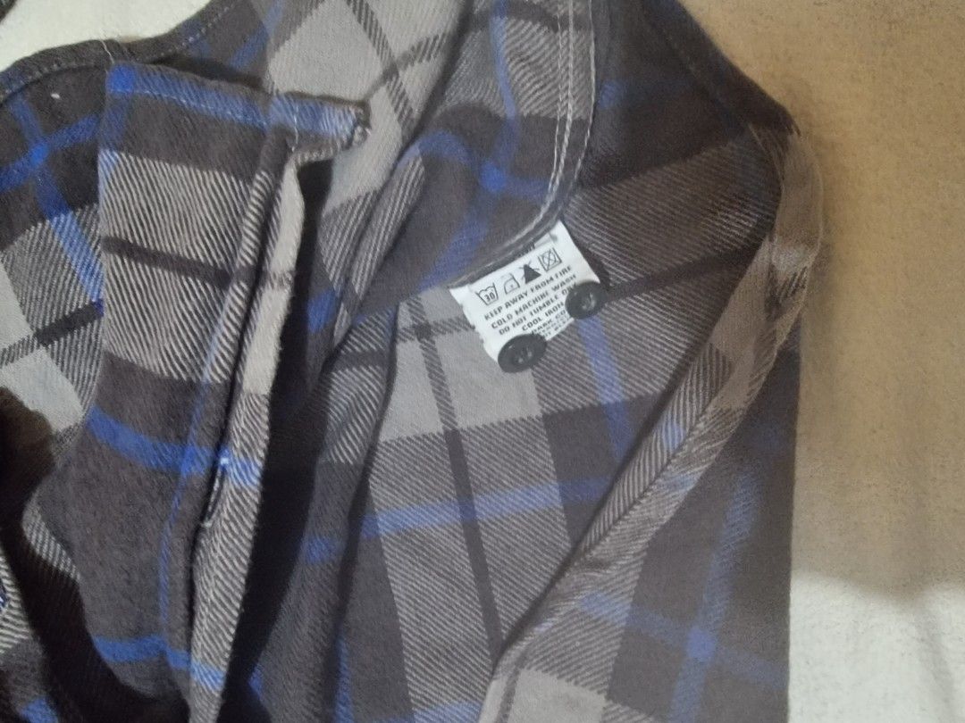 Superdry Plaid Checkered Polo Jacket (Category: Coats, Jackets and Outerwear) located in Bacolod City. Submitted by lux-influx (Listing ID 1267089446, Image 3). Description: Superdry plaid or checkered jacket, like a thick polo jacket, with hood, L on tag but measures 20" x 28". Free shipping. Please check other posts. Thanks..