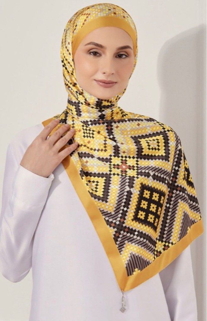 The Ikatan dUCk shawl in Kenangan Women s Fashion Muslimah