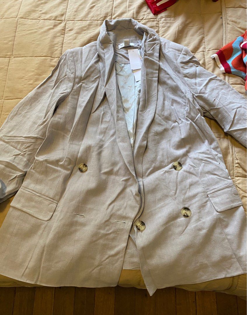 Topshop blazer (Category: Coats, Jackets and Outerwear) located in Quezon City. Submitted by katdcc (Listing ID 1267021575, Image 1). Description: Topshop oversized blazer. Can fit small-medium.