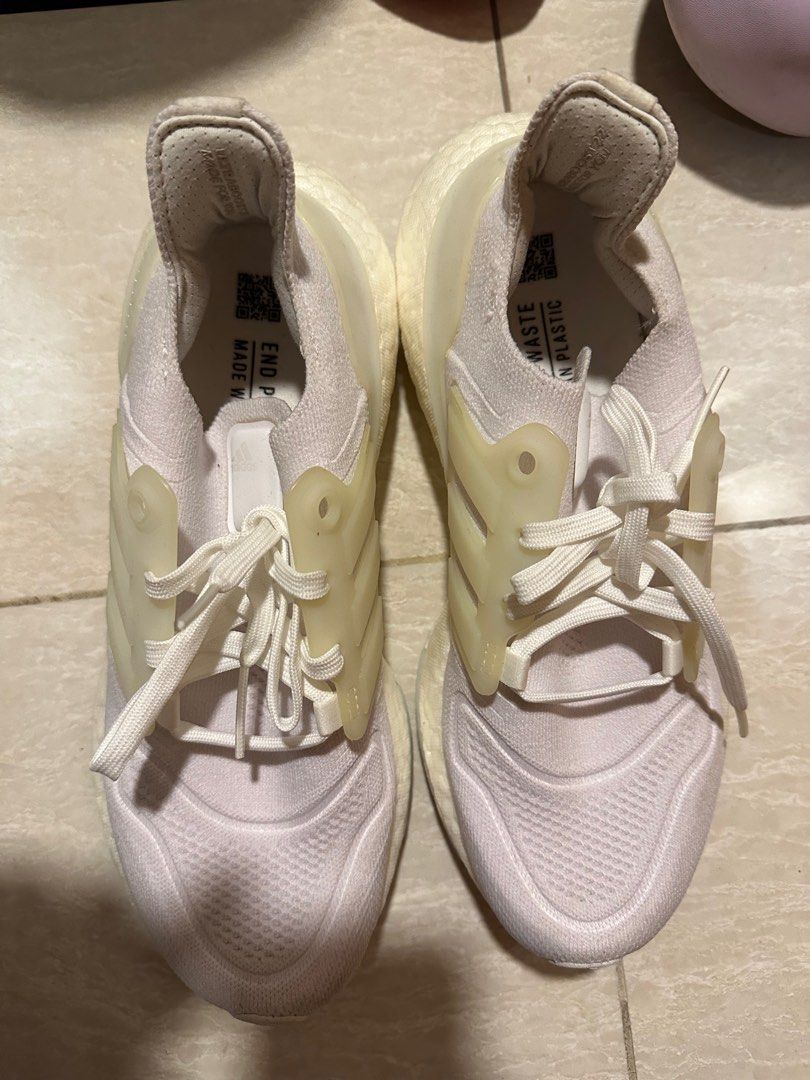 White ultra boost size hotsell 7
