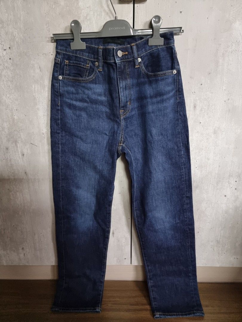Uniqlo High Rise Straight Jeans in Blue, Women's Fashion, Bottoms