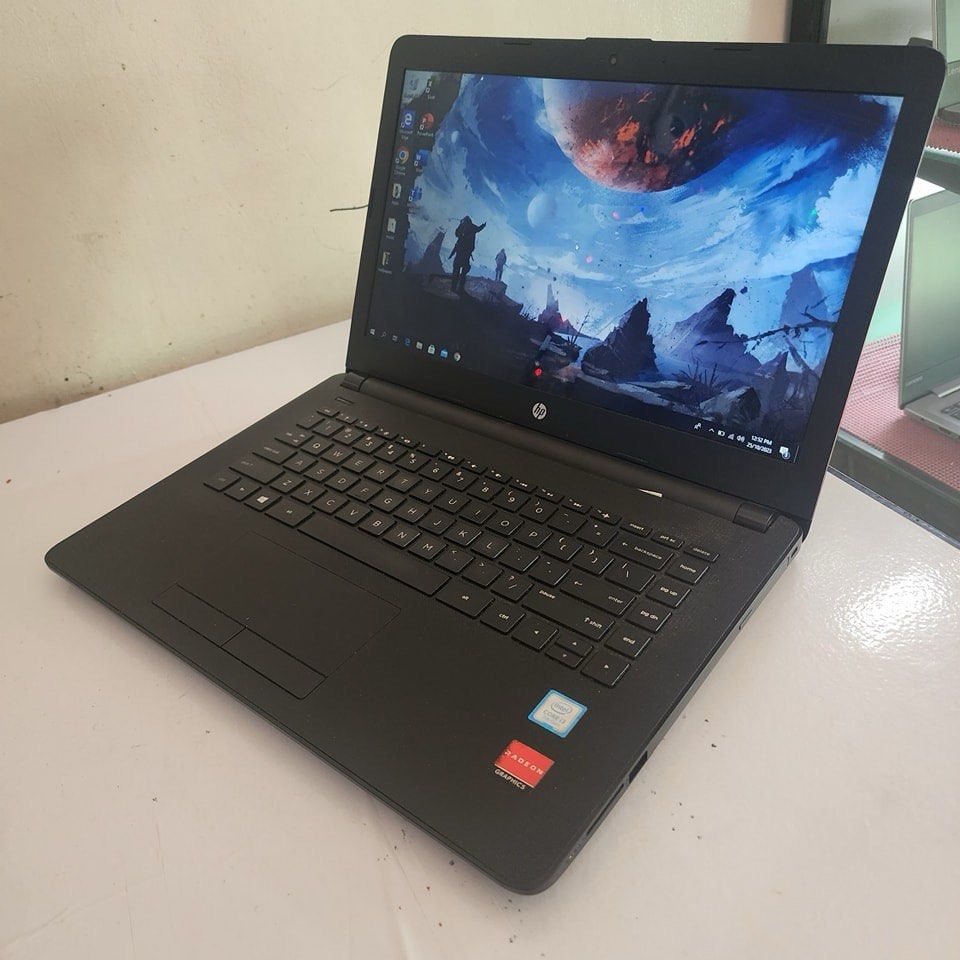 Very Smooth HP Laptop 14Bs0xx / Intel Core i37020u 7gen / 512gbSSD