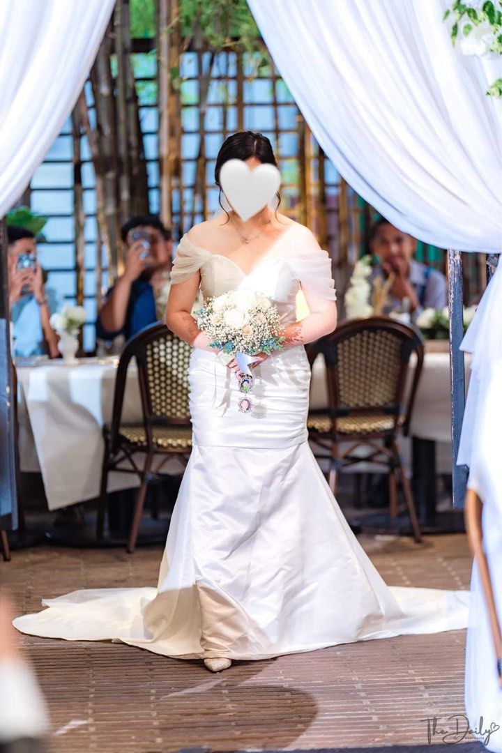 Wedding gown (Category: Evening dresses & gowns) located in Marilao. Submitted by em_prelovedx (Listing ID 1267096513, Image 1). Description: Selling my wedding gown Used last November 5, 2023 -Free veil -Slippers -Small bridal bag -Free Bridal Robe -Free shoes -Height: 4’11 -Waist: 27-29 -Bust: 32-34 .