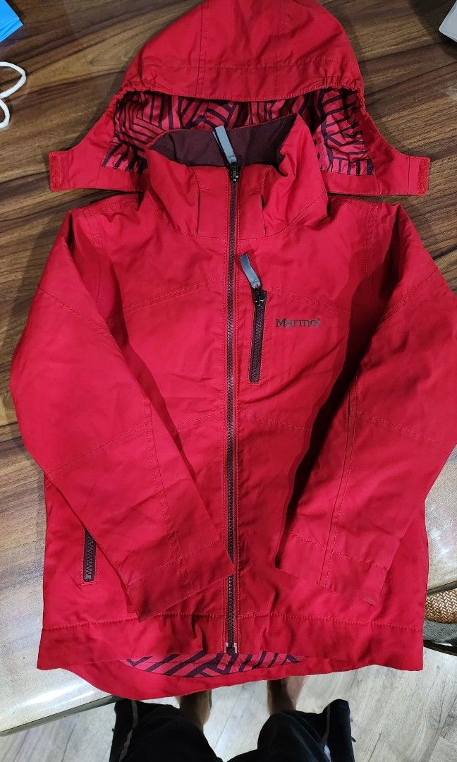 Winter Jacket (Category: Coats, Jackets and Outerwear) located in Singapore. Submitted by ras7afari (Listing ID 1267157316, Image 1). Description: See pic for sizes.