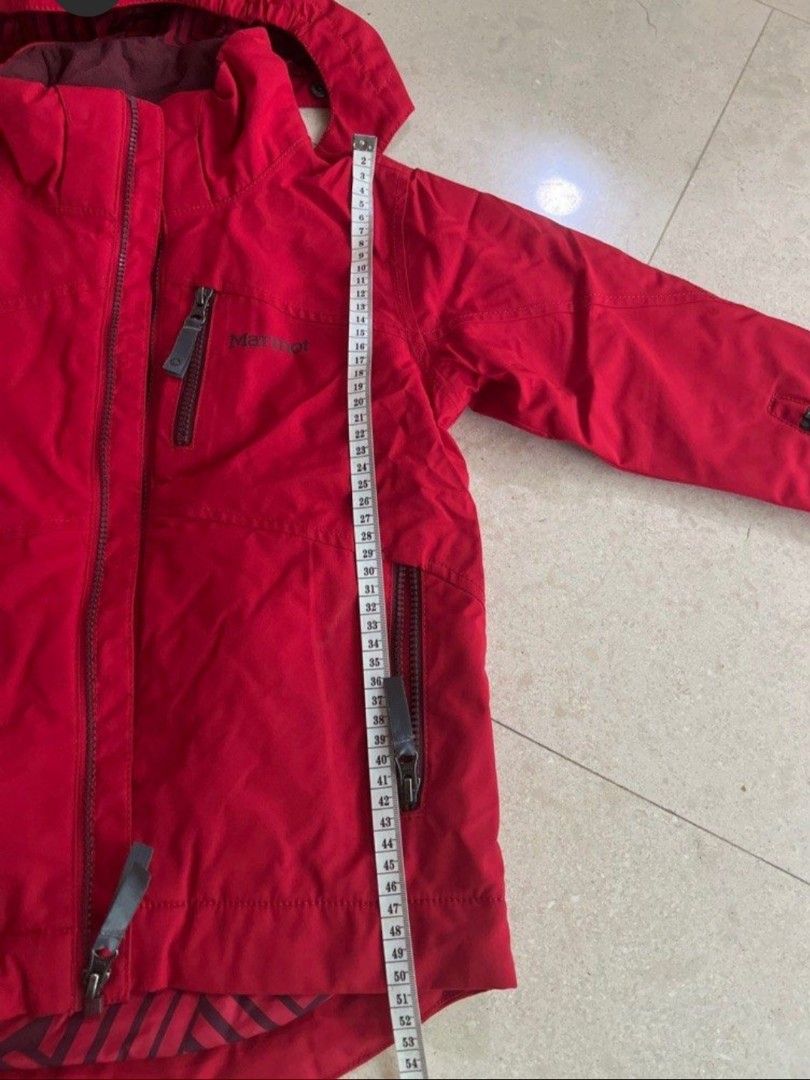 Winter Jacket (Category: Coats, Jackets and Outerwear) located in Singapore. Submitted by ras7afari (Listing ID 1267157316, Image 3). Description: See pic for sizes.
