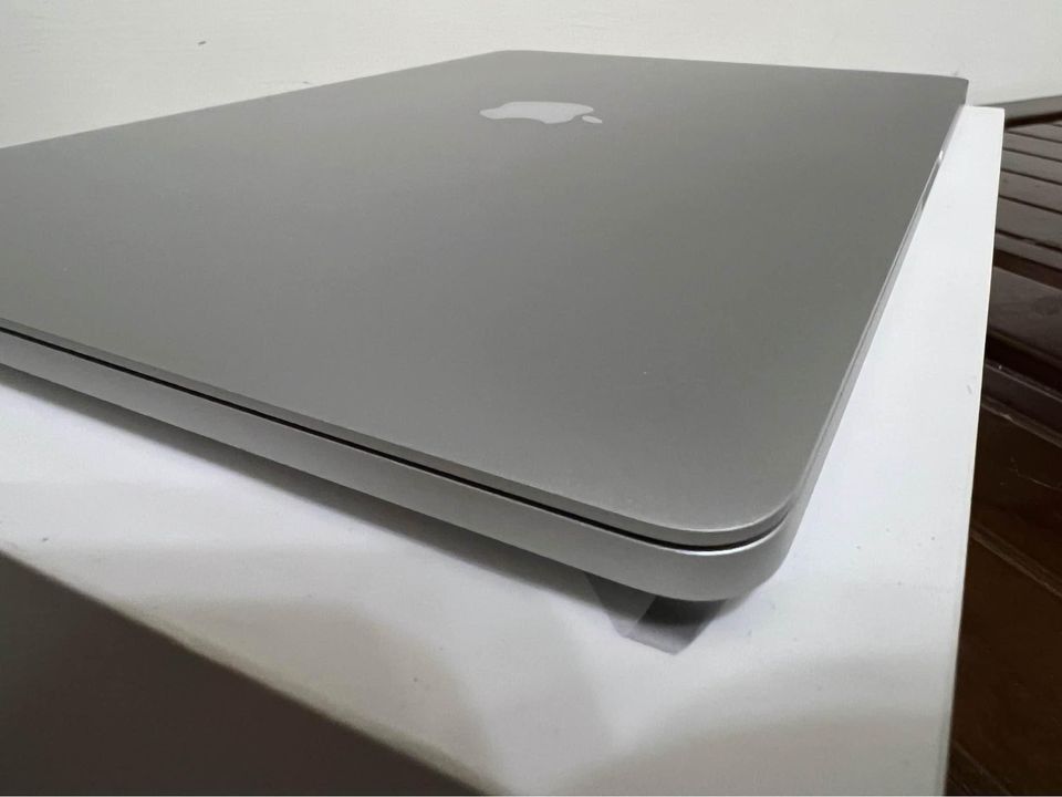 2021 MacBook Pro 13吋M1 8G 256G, 電腦及科技產品, 桌上電腦或筆記型