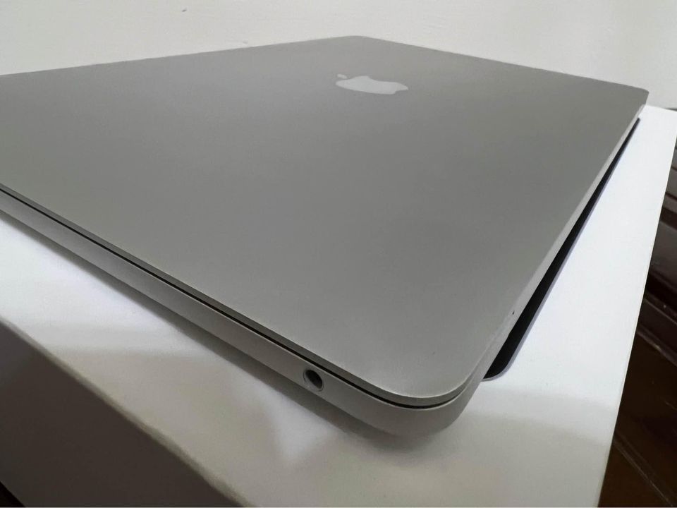 2021 MacBook Pro 13吋M1 8G 256G, 電腦及科技產品, 桌上電腦或筆記型