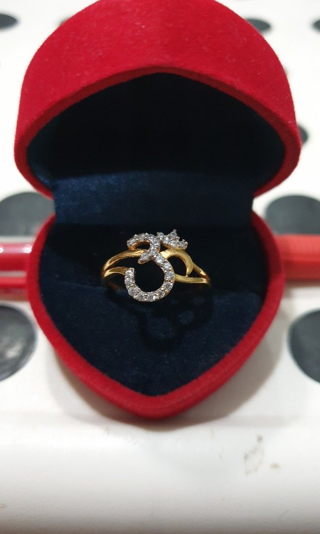 916 gold 3D white stone OM design ring 2.90g sz14