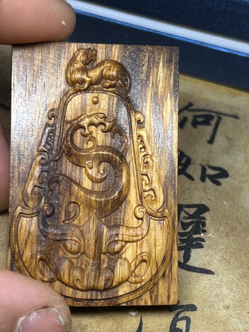 貢木沉香雕刻牌, 興趣及遊戲, 收藏品及紀念品, 宗教物品- Carousell