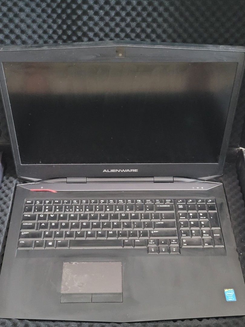 Alienware 17 (Category: Laptops & Notebooks) located in Singapore. Submitted by shizzyx (Listing ID 1267265751, Image 3). Description: alienware originally was bought at 3000 everything is working welĺ also comes with its original box and all items inside (although box abit damaged) frequently wiped down with antibacterial and wet wipes. laptop has to be plugged at all times and it will work fine since battery life on this gaming laptop is not go