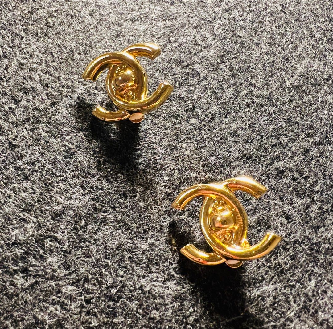 Auth Chanel vintage earrings clip on, 名牌, 飾物及配件- Carousell