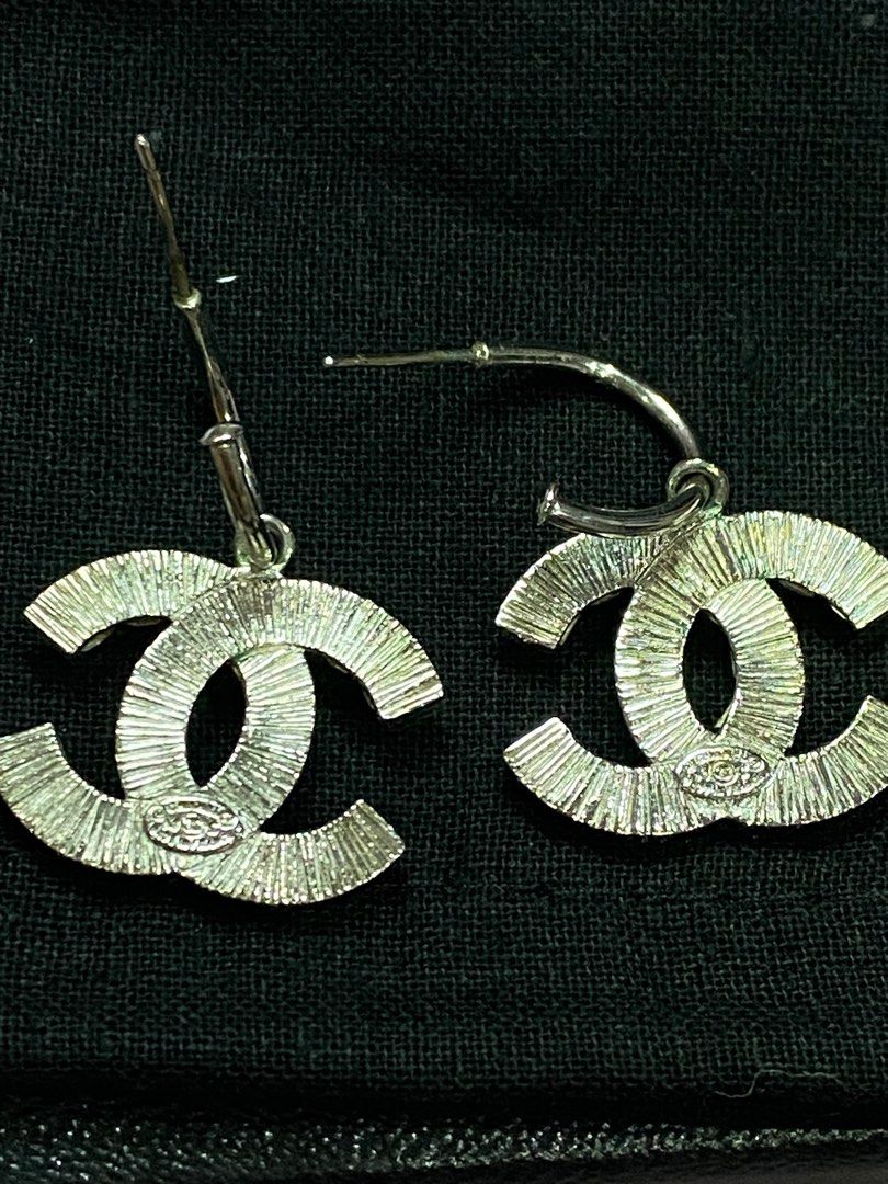 Authentic chanel outlet cc earrings