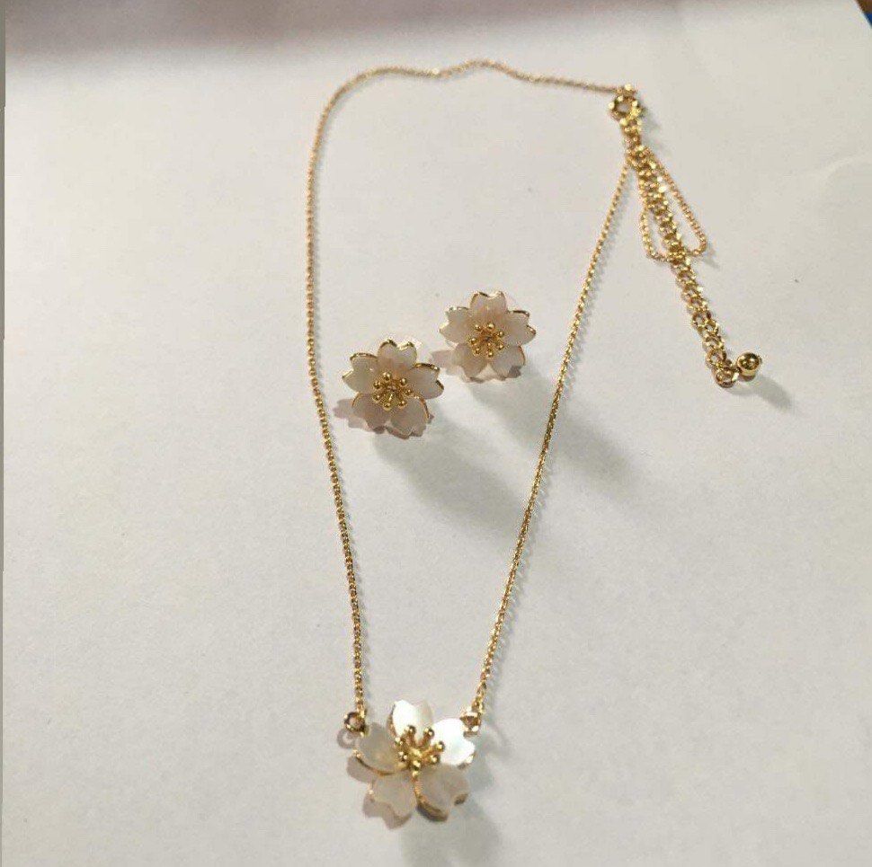 Kate spade white flower cheap necklace