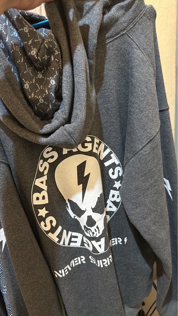 Bass agents top hoodie