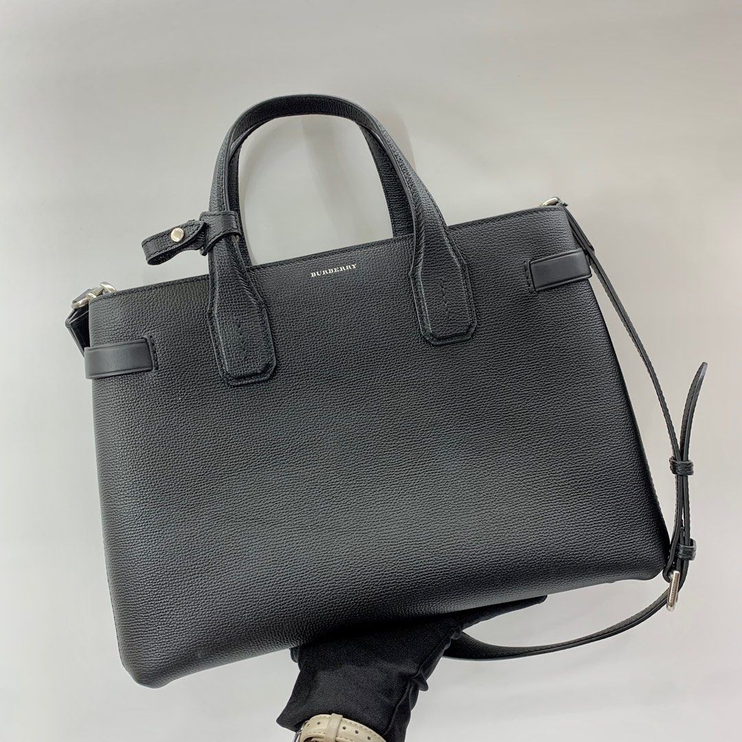 Burberry banner medium black deals
