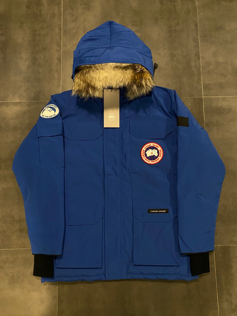 Canada goose jacket with fur hood, Luxury, Apparel on Carousell