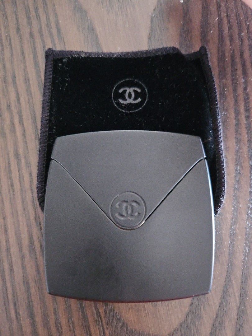 The MC Beauty team put the Chanel le Lift Massage Tool to test