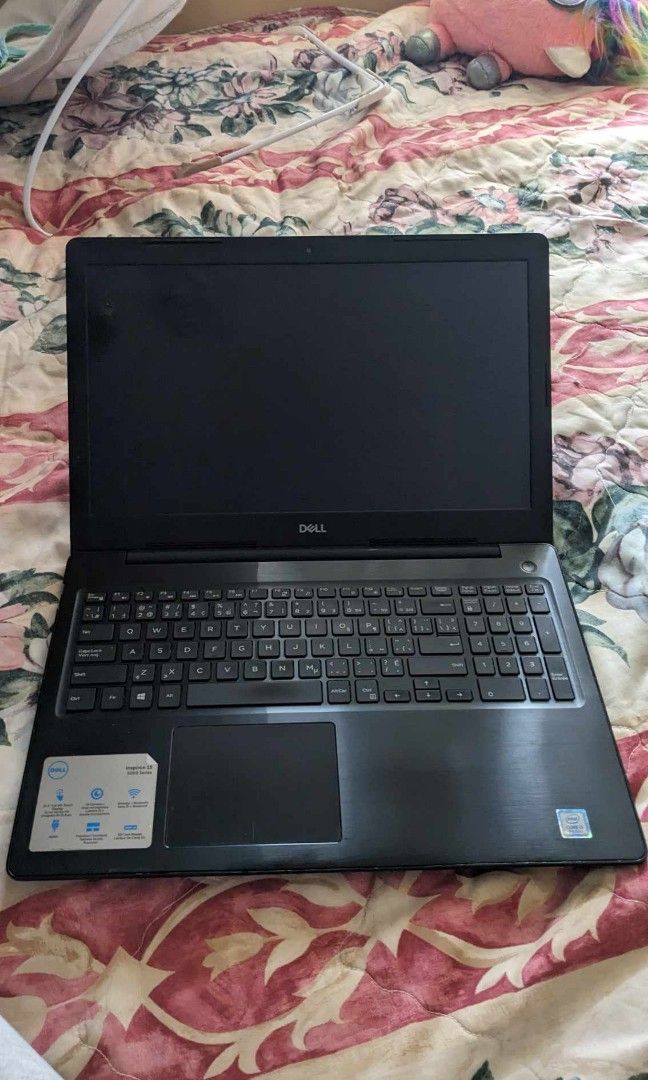 Dell laptop (Category: Electronics & Gadgets Others) located in Toronto. Submitted by kotaifruzs25473 (Listing ID 1267369508, Image 1). Description: .