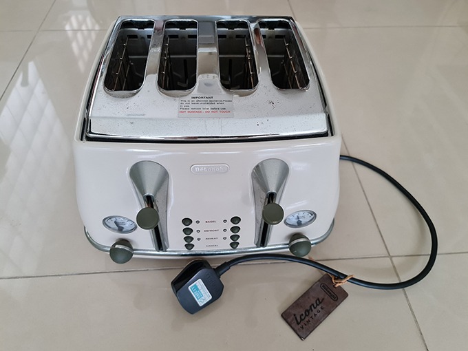 DeLonghi Toaster (4 slices), TV & Home Appliances, Kitchen Appliances