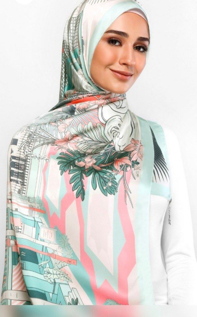 Duck Shawl Singapore Sentosa, Women's Fashion, Muslimah Fashion, Hijabs